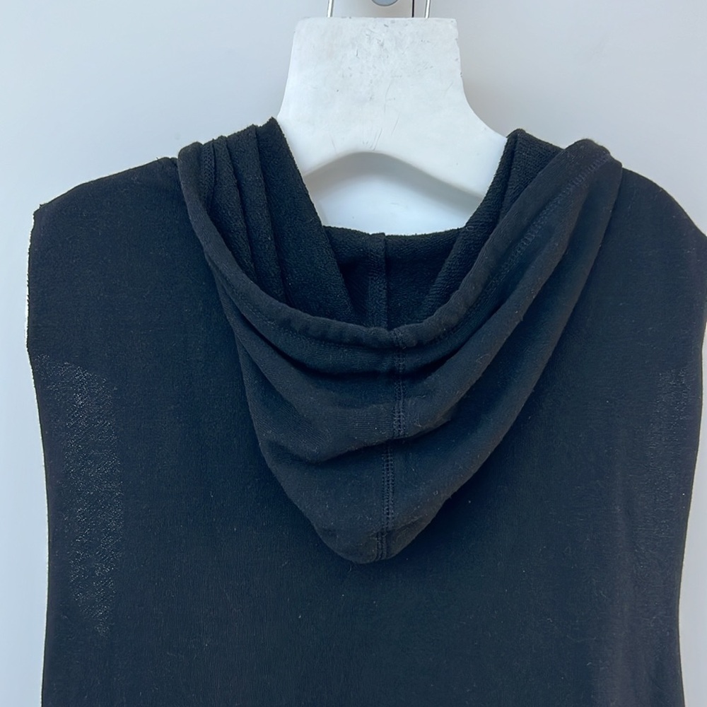 BLUENOTES | Black Sleeveless Vest Hoodie Sweater “Made in Canada “ - Picture 9 of 11